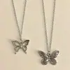 Colar Duplo Borboleta Estilo Americano Retrô Vazado Feminino Ins Hip-Hop Doce Cool Tendência Versátil Pingente de Casal Acessório Simples