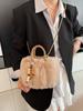 Bolsa de Veludo Acolchoada para Mulheres Outono e Inverno 2025 Novo Design Casual de Nicho Bolsa Transversal de Pelúcia Bolsa de Balde de Alta Qualidade