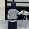 Traje a rayas para niño estilo coreano 2026 primavera y otoño nuevo conjunto de tres piezas para el campus, ropa infantil casual elegante para niños pequeños y niños pequeños