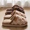 Chinelos de algodão femininos para uso doméstico no outono e inverno, chinelos quentes de pelúcia com sola grossa antiderrapante para ambientes internos para primavera e outono, chinelos peludos para casais e homens