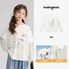 Ropa infantil Pudding Haru, camiseta de algodón auténtico de dos piezas falsas, nuevo estilo verano 2026, mangas a cuadros de retazos para niñas con estampado de dibujos animados