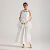 Foto Real de un Conjunto de Dos Piezas Estilo Francés: Conjunto de Top Bordado con Volantes y Mangas de Campana de Encaje y Vestido Largo de Tirantes