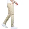 Pantalones casuales de alta gama para hombre 2026 nuevo modelo, pantalones rectos de color caqui ajustados para hombre, nueva colección de otoño