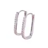 Aretes tipo ear cuff de fila única con diamantes completos en forma de U, estilo lujo ligero, aretes simples de zirconia microincrustada, versátiles y sofisticados para el uso diario.