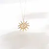 Pendientes de Acero de Titanio con Pliegues Estilo Sunburst, Moda Retro Hip-Hop Europea y Americana, Collar de Moda de Nicho para Mujer, Gama Alta