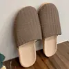 2025 Nuevas Pantuflas de Lino para Mujer Verano Parejas Cuadros Sandalias Ligeras Pantuflas Uso en Casa Interior Resistentes al Desgaste Cuatro Estaciones Ropa de Exterior