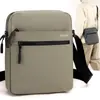 Bolso de Hombre Sencillo y Elegante Modelo Nuevo Primavera 2025 Bolso de Hombro Cruzado para Hombre Bolso Ligero para Viajes de Trabajo Bolso con Múltiples Compartimentos
