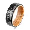 Verano Nuevo Eléctrico Negro 8mm Láser Flor Exterior Barril de Vino Madera Anillo Interior Montaña Nevada Ciervo Bosque Patrón Anillo de Acero de Tungsteno