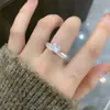 Anillo de Jade con Circonita y Calcedonia, Anillo Redondo con un Toque de Lujo, Anillo Sencillo y de Moda para el Dedo Índice, Accesorio de Mano Versátil para Mujeres