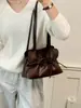 Bolsa baguette de couro oleado plissado retrô estilo coreano para mulheres, nova bolsa versátil de alta qualidade com laço para usar sob o braço 2026