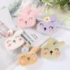 Broche de conejo de peluche curvo con diseño de muñeca japonesa de dibujos animados, accesorio decorativo para bolso