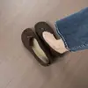 Sapatos femininos casuais, estilo francês, retro, camurça vermelha, couro suíno, bico dividido, rasteirinha, bico raso, sem cadarço, sola macia, confortáveis.