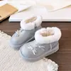 Botas de nieve para niños con forro polar y grosor extra, nuevo estilo invierno 2026, diseño lindo de lazo, botines cálidos, botas de algodón, cálidas