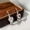 Pendientes de Zirconia Corazón Super Flash de Gama Alta de Dongdaemun, Corea del Sur, Moda Simple Lujo Accesible Diseño de Nicho para Mujer