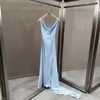 Estilo Ins transfronteiriço 2026 novo modelo decote V cor sólida cetim de acetato sexy costas nuas elegante alça vestido longo