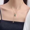 Collar de acero de titanio con colgante verde para mujer, diseño de nicho de lujo ligero, cadena de clavícula de acero de titanio resistente a la decoloración, collar ajustable