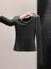 Camiseta Redonda com Rebites e Manga Longa para Mulheres na Primavera e Outono, Ajuste ao Corpo no Ombro Direito, Camisa Doce para Meninas, Top Versátil para Usar por Baixo