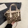 Bolso de Otoño e Invierno para Mujer 2024 Nuevo Nicho Bolso Estampado Leopardo Correa Ancha para el Hombro Bolso Cubo Portátil Bolso Bandolera Bolso para Teléfono Móvil