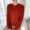 77% Caxemira 23% Seda de Amora Textura Leve como Nuvem Padrão Torcido Botão Dourado Suéter Outono e Inverno Feminino Gola Redonda Cardigan de Tricô Peça Externa Retrô
