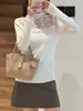 ¡Elegante y Grácil! Suéter de Punto para Mujer de Manga Larga, Corte Ajustado, con Cuello Semi Alto y Empalme de Encaje, Hecho de Mezcla de Lana, Adecuado como Capa Base