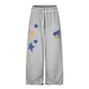 Pantalones de chándal rectos de pierna ancha para hombre con bordado de aplicación de pentagrama, diseño único de moda hip-hop, bordes deshilachados, pantalones deportivos casuales