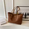 Bolsa Retrô Fashion Grande Capacidade para Mulheres 2024 Nova Versátil Portátil Bolsa Tote Bolsa de Ombro Axila de Luxo Leve Transfronteiriça