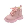 Botas Martin Infantis 2026 Outono e Inverno Novo Estilo Fashion Versátil Botas Curtas para Meninos com Forro de Lã Quente Botas de Couro para Meninas