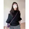 [Hilo de núcleo retorcido] Top de punto patchwork color albaricoque para mujer, con diseño de hombros descubiertos, un nuevo estilo de otoño y un aspecto asimétrico y moderno