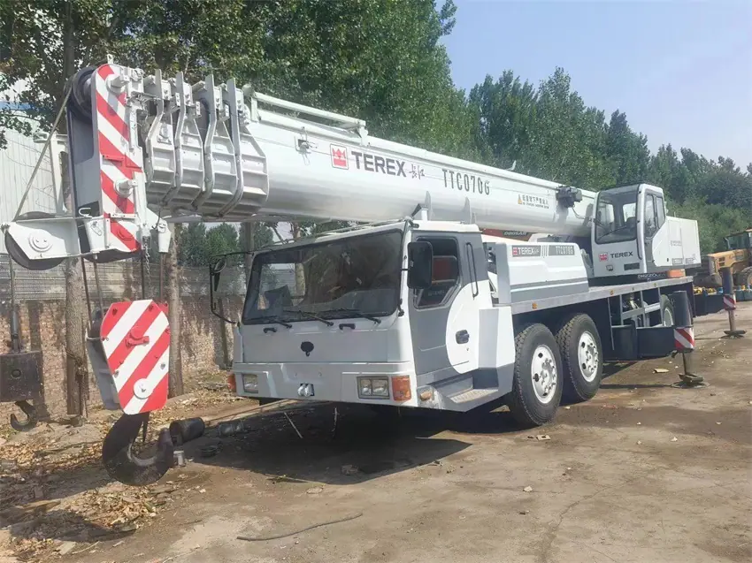 70吨吊车 (2)