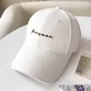 Gorra de Béisbol Coreana Elegante de Ala Ancha con Corona Alta y Visera Dura Bordada Letra Gorra de Moda para Hombres y Mujeres Gorra Protectora del Sol