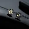 Pendientes de Sol, Luna y Estrellas con Borla para Hombre Retro Accesorios Versátiles Diseño de Nicho Personalizado 2024 Nueva Joyería de Alta Gama