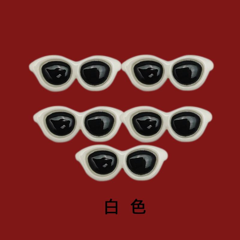 白色.png