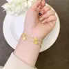 Nova Pulseira de Ouro Arena Vietnamita, Estilo de Luxo Leve, Versátil Pulseira de Flor de Quatro Folhas em Camadas Duplas para Mulheres, Joias Transfronteiriças Duradouras