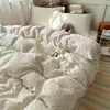 Juego de Cuatro Piezas de Ropa de Cama Fresca de Seda Hielo para Verano, Sábana Plana, Funda de Edredón, Sábana Ajustable, Juego de Tres Piezas para Dormitorio de Estudiante, Nuevo Modelo 2026