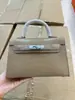 Bolsa Kelly Estilo Crocodilo Retrô Europeia e Americana, Bolsa Feminina de Ombro Único Transversal de Alta Qualidade, Bolsa de Mão da Moda Leve de Luxo para Mulheres Venda por Atacado