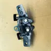 Adecuado para Nissan Sunny Versa Cerradura del Capó Delantero 65601-3Bb0A Piezas de Automóvil