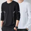 Camiseta casual versátil de manga comprida para outono para homens, gola redonda, cor sólida da moda, confortável, respirável e com caimento solto