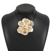 12277 Collar con Colgante de Flor Plisada Tridimensional con Borde Negro de Goteo de Aceite Exagerado Europeo y Americano Diseño Retro ZA Collar Apilado