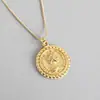 Collar Moneda con Retrato Redondo Tridimensional de Moda Europea y Americana para Mujer, Acero de Titanio Chapado en Oro de 18 Quilates, Cadena para Clavícula Hip-Hop con un Toque de Lujo