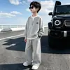 Conjunto de roupa de outono para meninos, estilo primavera/outono, nova coleção 2026, agasalho de outono popular e moderno deste ano para meninos, moletom infantil de tamanho grande