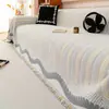 Nova capa de sofá cor creme estilo francês, um luxuoso e elegante cobre-sofá para sofás de sala de estar, oferecendo cobertura total, propriedades antiderrapantes e adequação para todas as estações.
