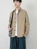 Camisa suelta de manga larga de color liso estilo japonés para hombre, adecuada para primavera y otoño, chaqueta casual versátil, estiliza y es elegante, diseño simple