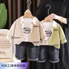 Conjunto de ropa para niños, ropa casual de primavera y otoño, nuevo atuendo de otoño de tres piezas con bloques de color izquierdo-derecho para niños 2026 al por mayor