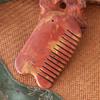 Placa de Raspado de Aguja de Piedra Sibin Natural Peine de Aguja de Piedra Roja Masaje Peine para el Cabello Peine Meridiano Cuerpo Aguja de Piedra Roja Peine Grande en U