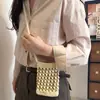 Bolsa de celular tecida da moda para mulheres, nova bolsa transversal casual de férias primavera 2026, bolsa de ombro de praia fresca e simples