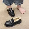 Mocasines de cuero negros para mujer, nueva colección otoño/invierno 2026, estilo slip-on, suela gruesa, estilo británico, caña baja, forrados de felpa para abrigar