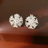 Pinzas para Orejas de Ramillete de Flores Electrochapadas en Oro Real de 18 Quilates, Pendientes de Nicho Exquisitos y Versátiles con un Toque de Lujo Ligero y de Alta Gama para Mujer