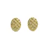 Pendientes de Perla Estilo Lujo Ligero y de Gama Alta Inspirados en Chanel para Mujer, Diseño Único con Tejido de Cuadros, Elegantes Clavos Ovalados con Aguja de Plata