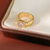 Anillo Abierto Geométrico Redondo Ovalado Incrustado de Diamantes, Anillo de Nicho de Alta Gama con Estilo Cortesano, Joyería de Mano Ligera de Lujo y Exquisita para Mujeres