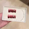 Unhas Postiças Gradiente Vermelho Vinho Retro Tendência 2026 Novo Estilo Popular Adesivos de Unha de Alta Qualidade de Comprimento Médio Que Realçam o Tom da Pele